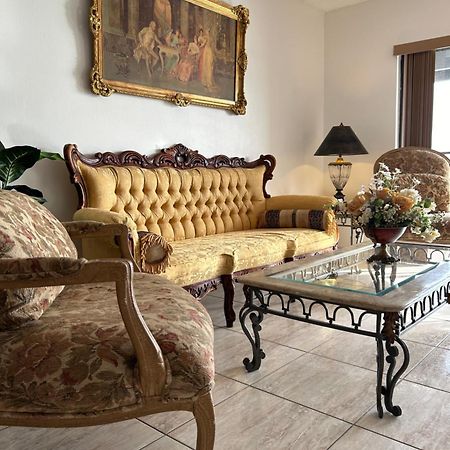 Beautiful Apartment With Very Elegant Colonial Decoration Tamiami Екстер'єр фото