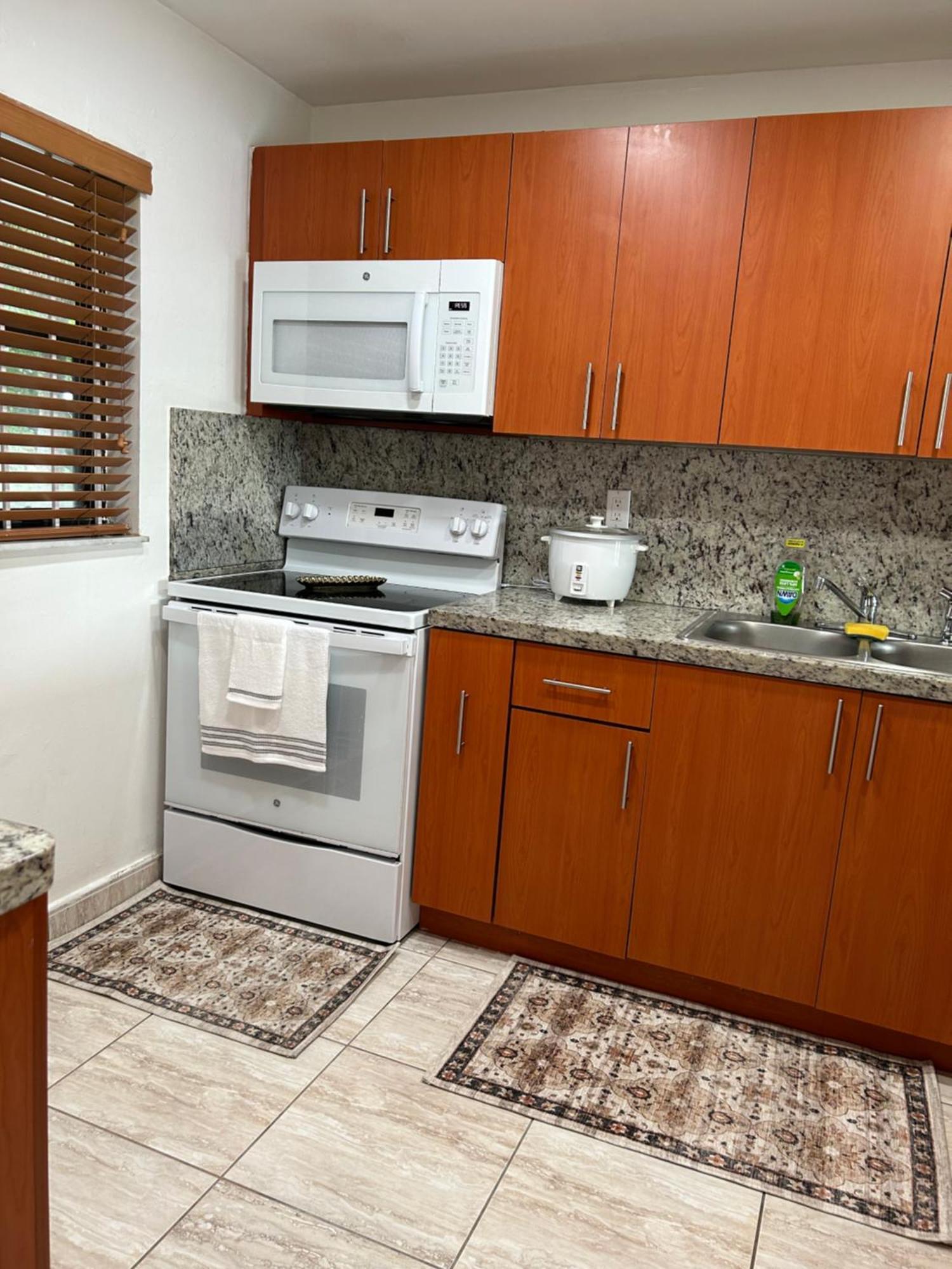 Beautiful Apartment With Very Elegant Colonial Decoration Tamiami Екстер'єр фото