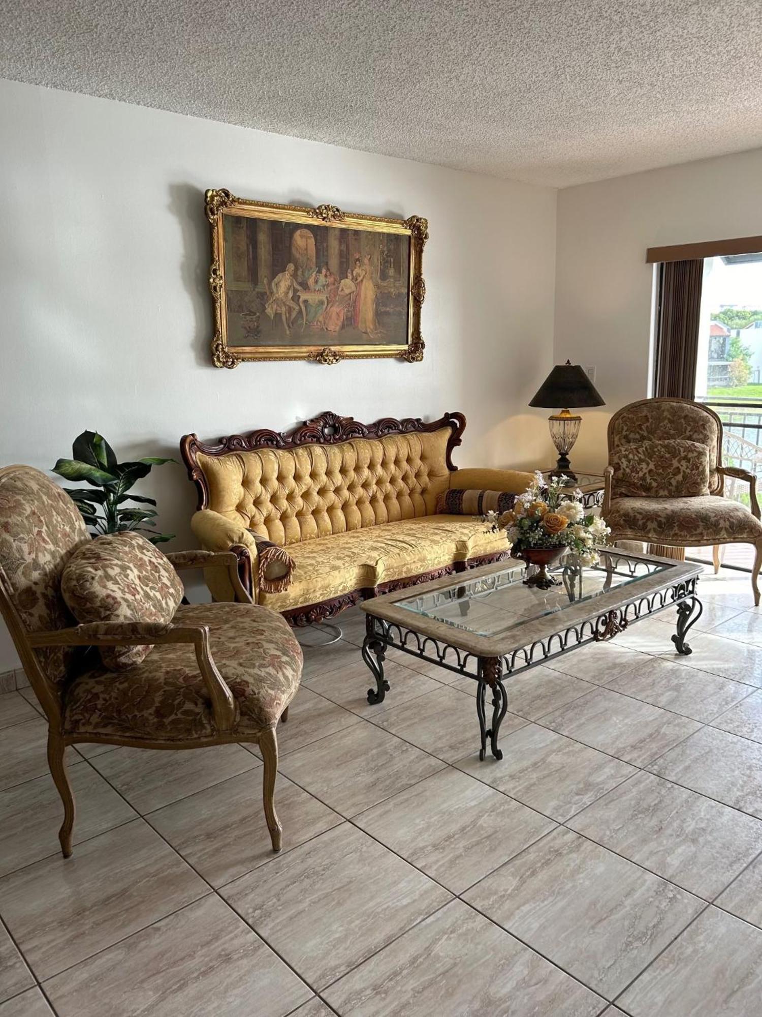 Beautiful Apartment With Very Elegant Colonial Decoration Tamiami Екстер'єр фото