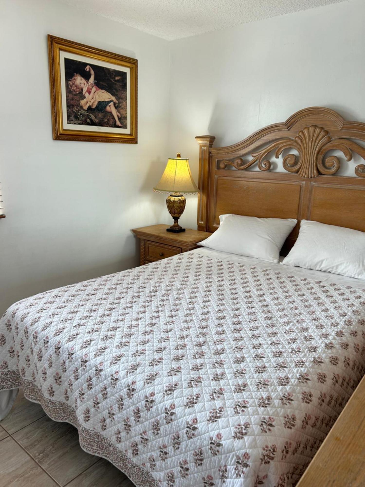 Beautiful Apartment With Very Elegant Colonial Decoration Tamiami Екстер'єр фото