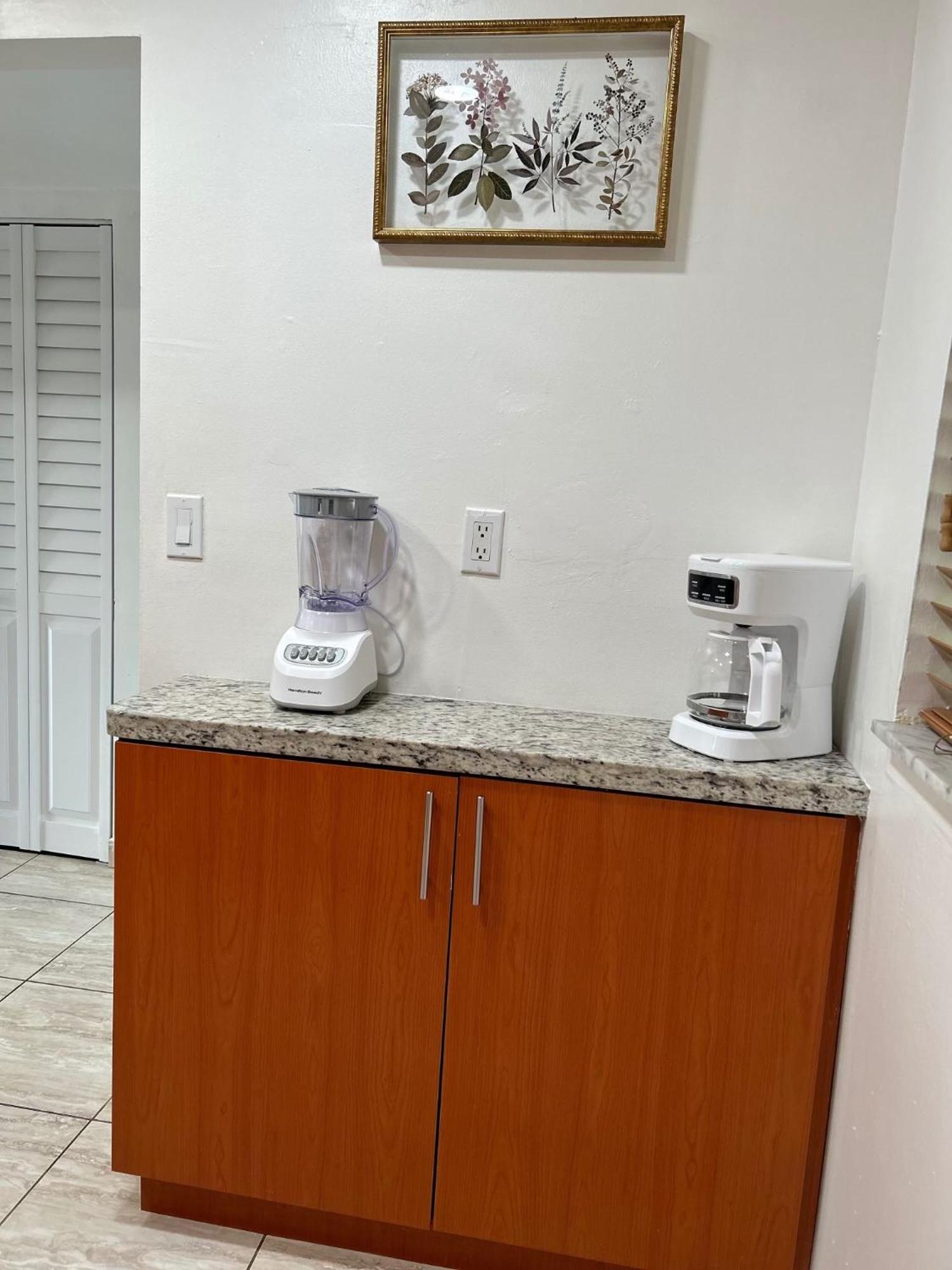 Beautiful Apartment With Very Elegant Colonial Decoration Tamiami Екстер'єр фото