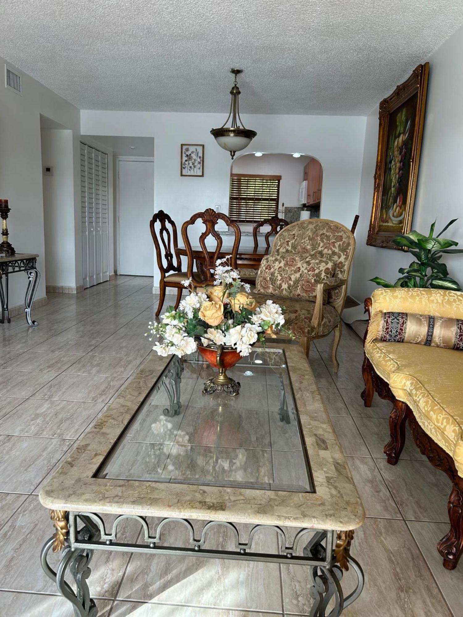 Beautiful Apartment With Very Elegant Colonial Decoration Tamiami Екстер'єр фото