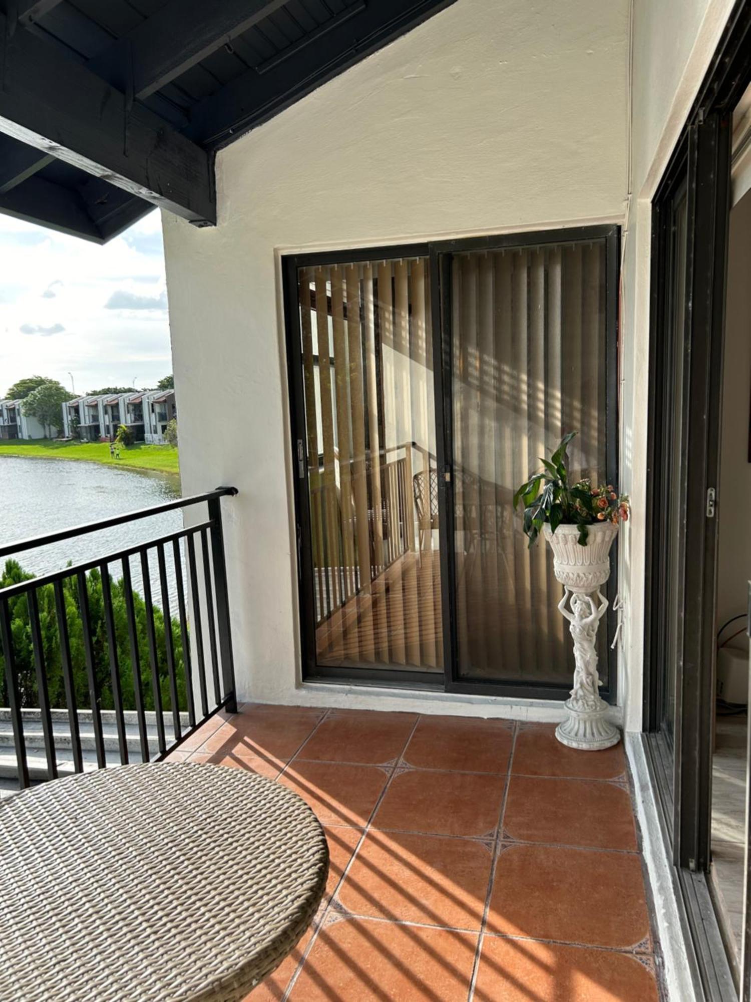 Beautiful Apartment With Very Elegant Colonial Decoration Tamiami Екстер'єр фото