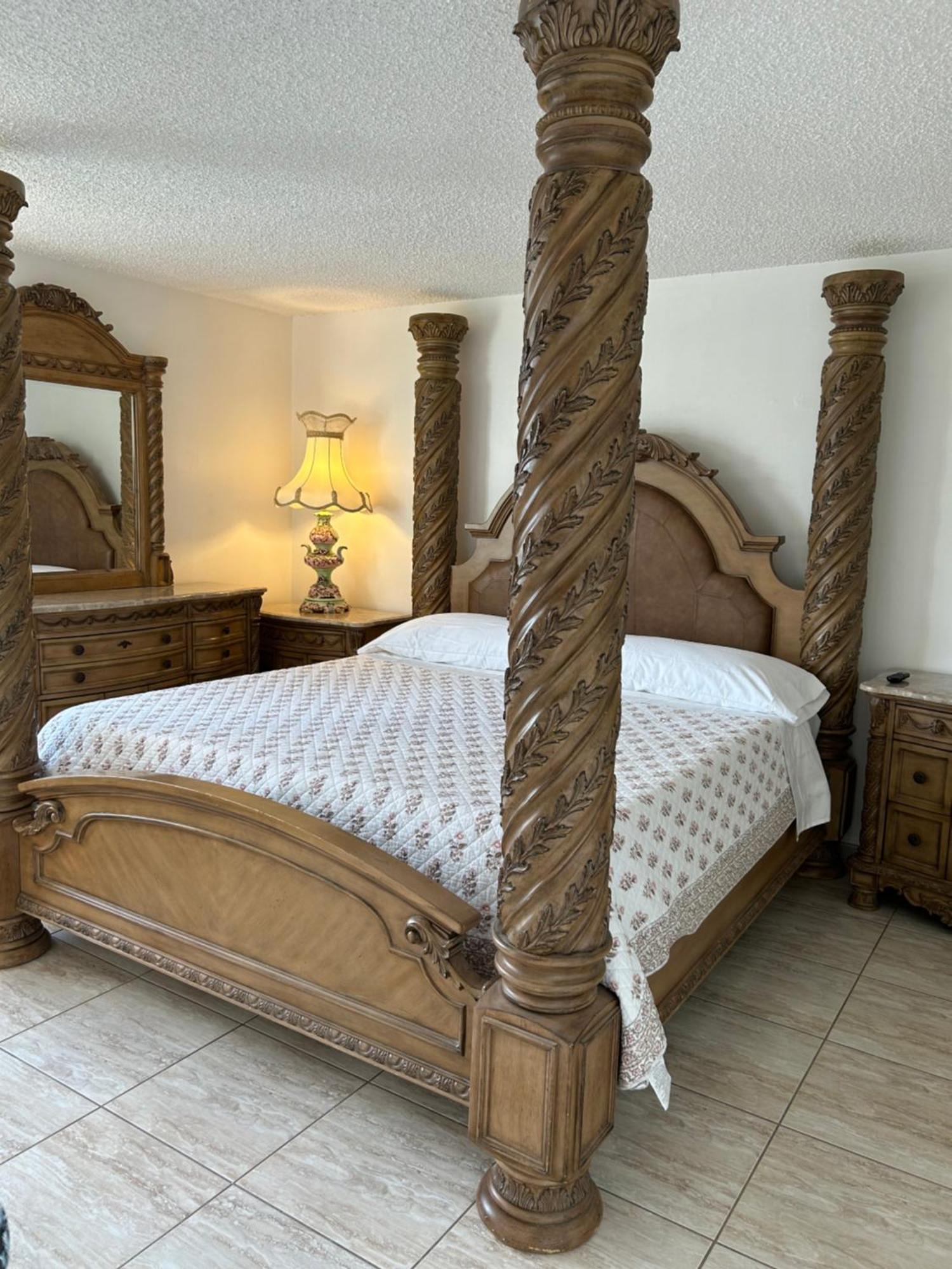Beautiful Apartment With Very Elegant Colonial Decoration Tamiami Екстер'єр фото